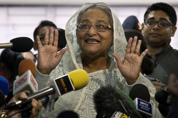 La 71enne Sheikh Hasina è pronta ad assumete il quarto mandato di governo in Bangladesh: le opposizioni insorgono (Ap)