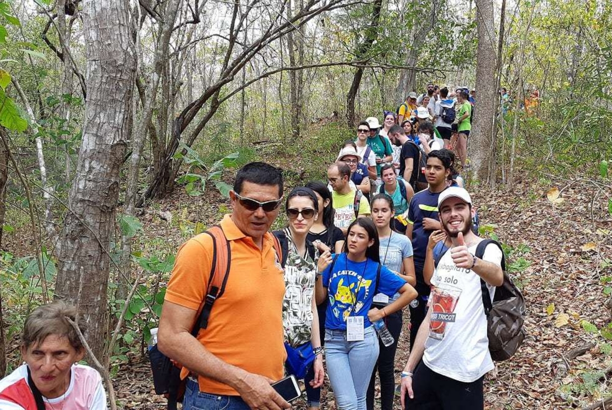 I giovani dei gruppi della Lombardia e della Puglia (ospiti a Macaracas prima della Gmg a Panama) durante la visita al bosco di El Colmon per la giornata dedicata all'ecologia. - 