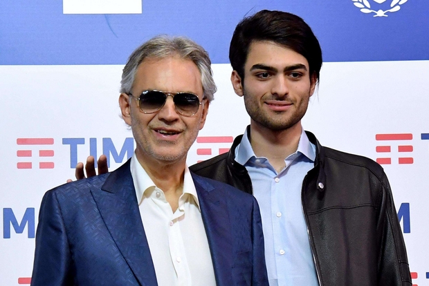 Sanremo, Bocelli sul palco con il figlio Amos - la Repubblica