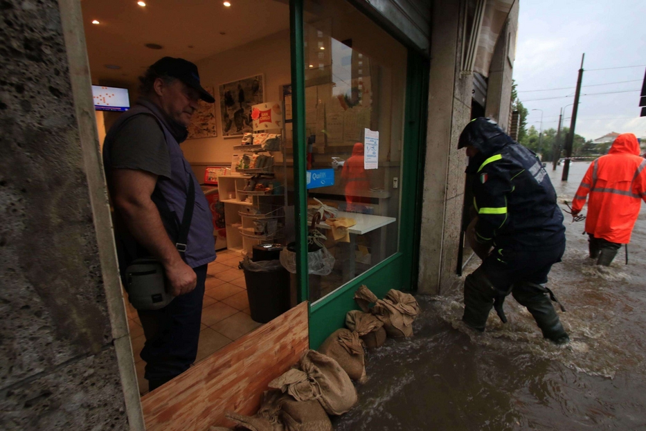 Bomba D'acqua Su Milano. "In Mezz'ora Fiumi Saliti 3 Metri"