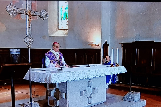 In chiesa a Napoli arriva il candeliere digitale a distanza - Notizie 