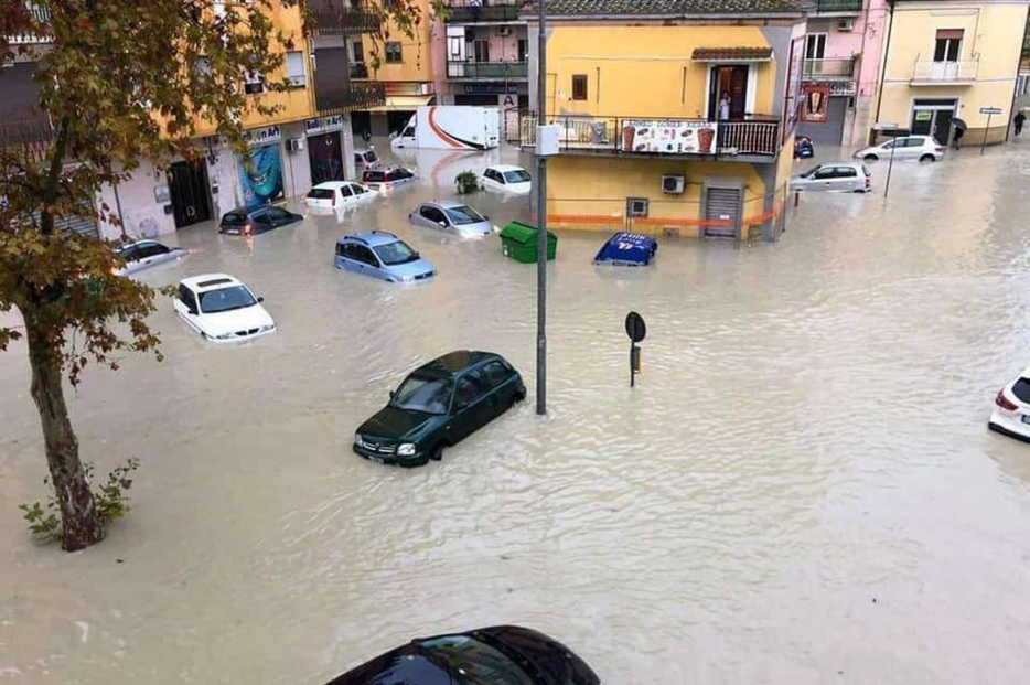 Violento Nubifragio Nel Crotonese, Città Immerse Nel Fango