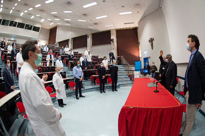 Il cardinale Petere Trkson in visita al Policlinico Gemelli