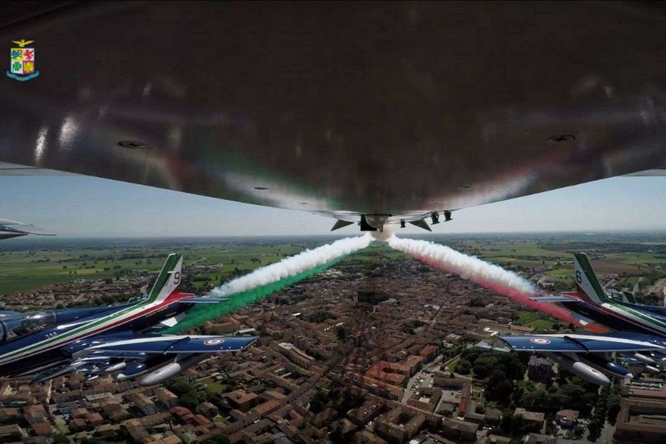 CALENDARIO AERONAUTICA MILITARE 2021: 12 MESI PER RACCONTARE L'IMPEGNO NEI  CIELI DI TUTTO IL MONDO 