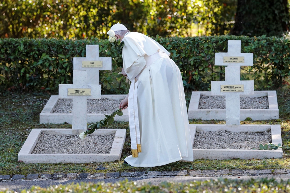 Il Papa: Queste Tombe Gridano Pace. Fermatevi, Fabbricatori Di Armi