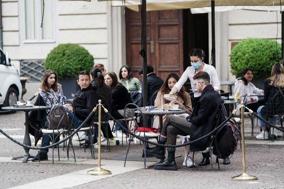 Riaprono i caffé e i ristoranti: qui siamo a Torino