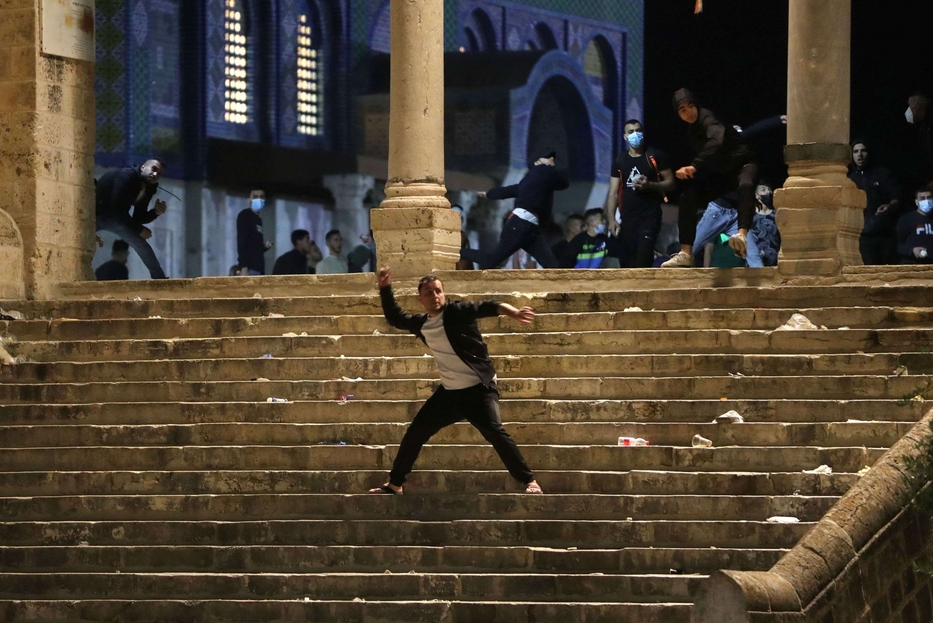 Violenti Scontri Sulla Spianata Delle Moschee Oltre Feriti