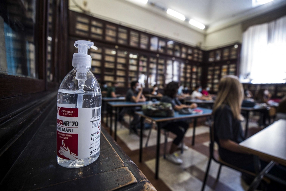 scuola con un positivo in classe lezioni in presenza con tampone