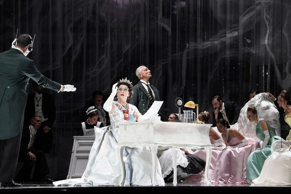 La cantante Karine Deshayes in “Elisabetta regina d’Inghilterra” al Rossini Opera Festival di Pesaro
