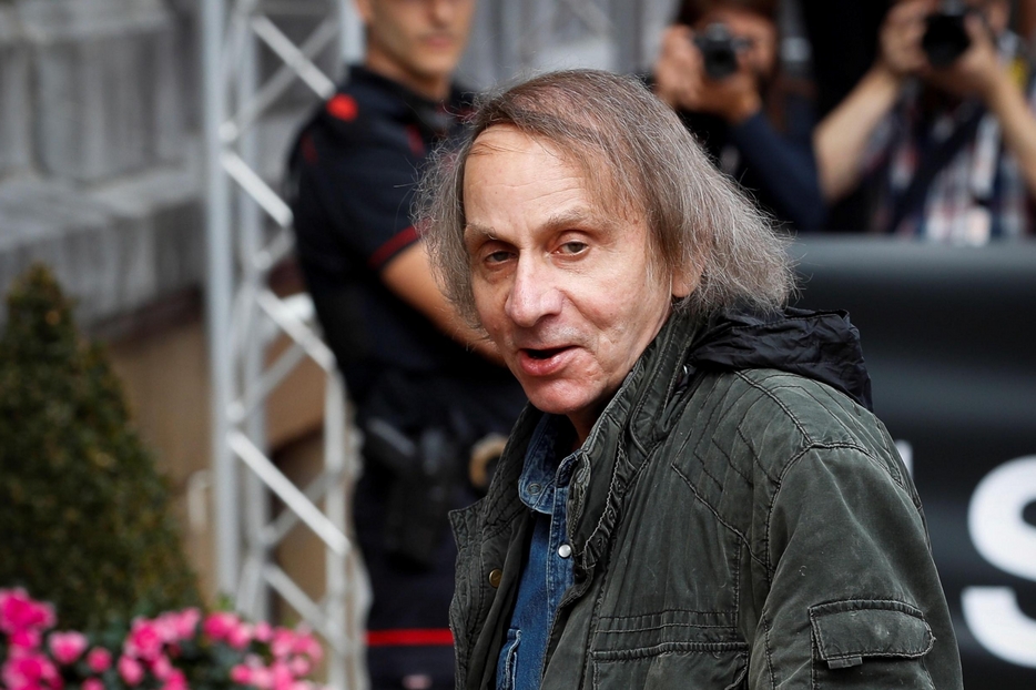 Si apre una crepa nel buio di Michel Houellebecq