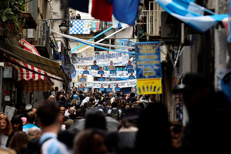 Napoli E La Festa Che Dovrà Venire (ed è Già Pienamente Ricominciata)