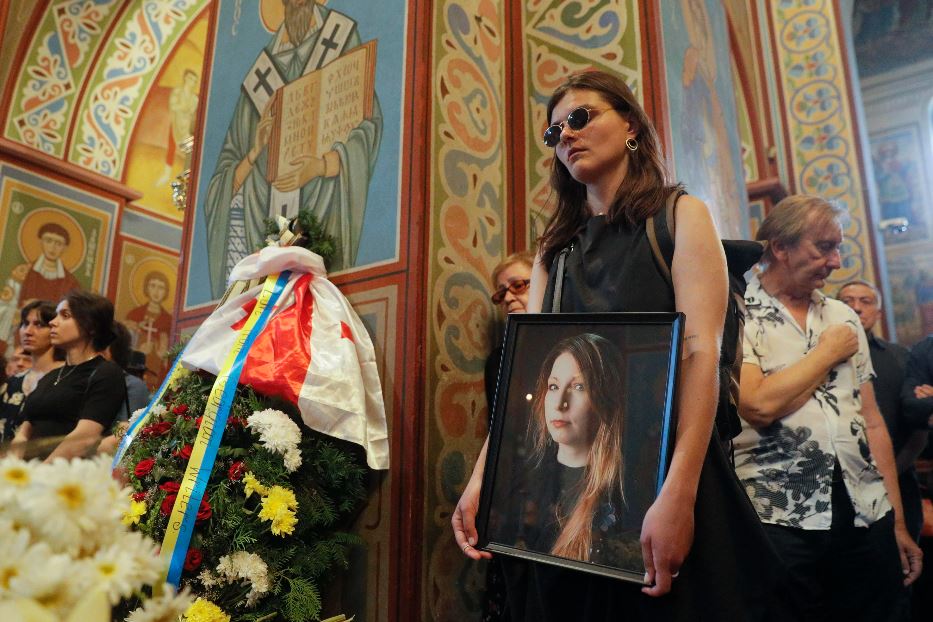 I funerali di Victoria Amelina, morta in un bombardamento a Kramatorsk