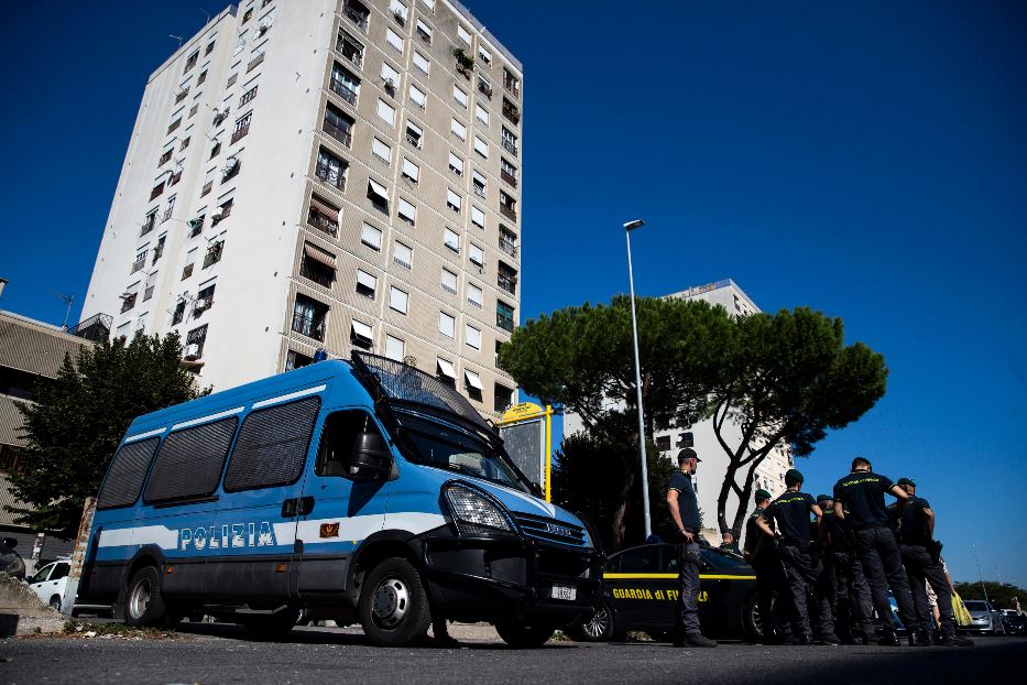 Spari in strada a Tor Bella Monaca, morto un uomo