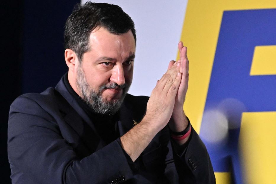 Salvini clearance secondo polso