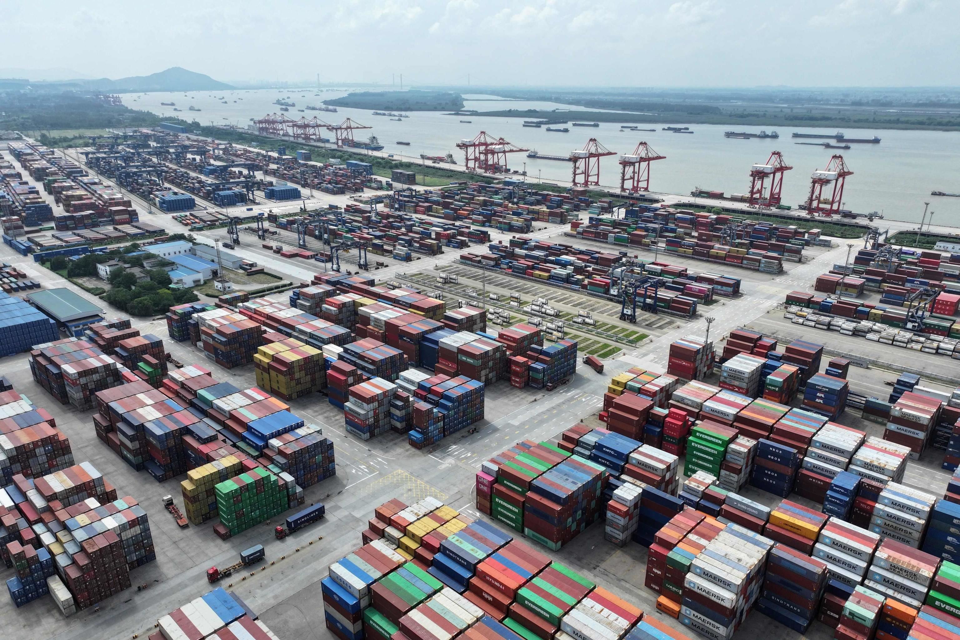 Container nel porto cinese di Nanjing