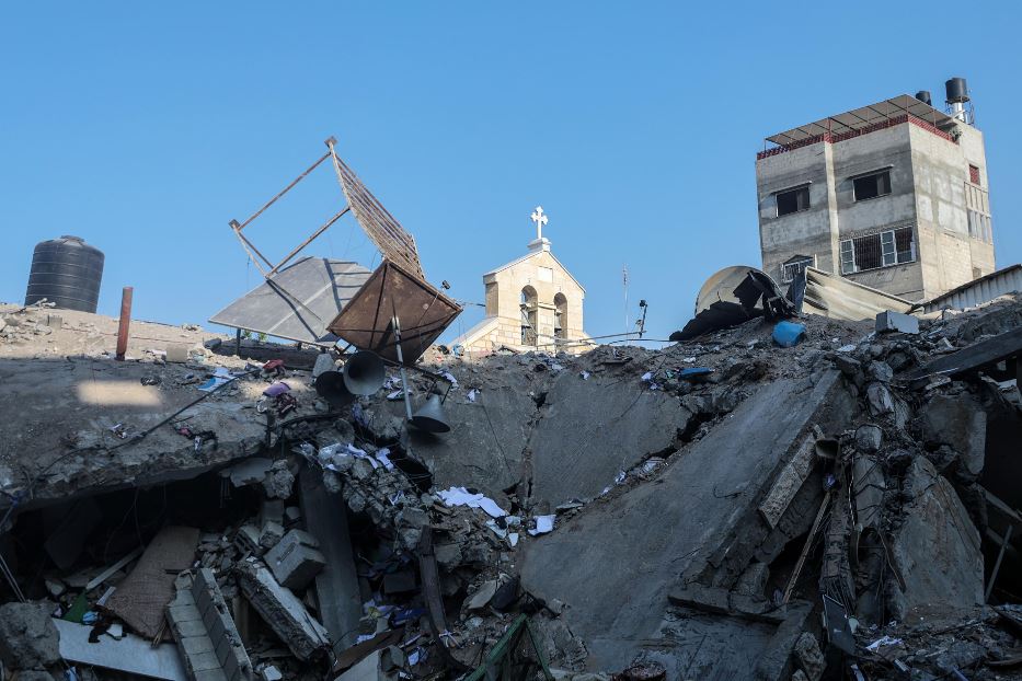 Nella sala a fianco alla chiesa greco-ortodossa di San Porfirio erano ospitati centinaia di sfollati musulmani e cristiani