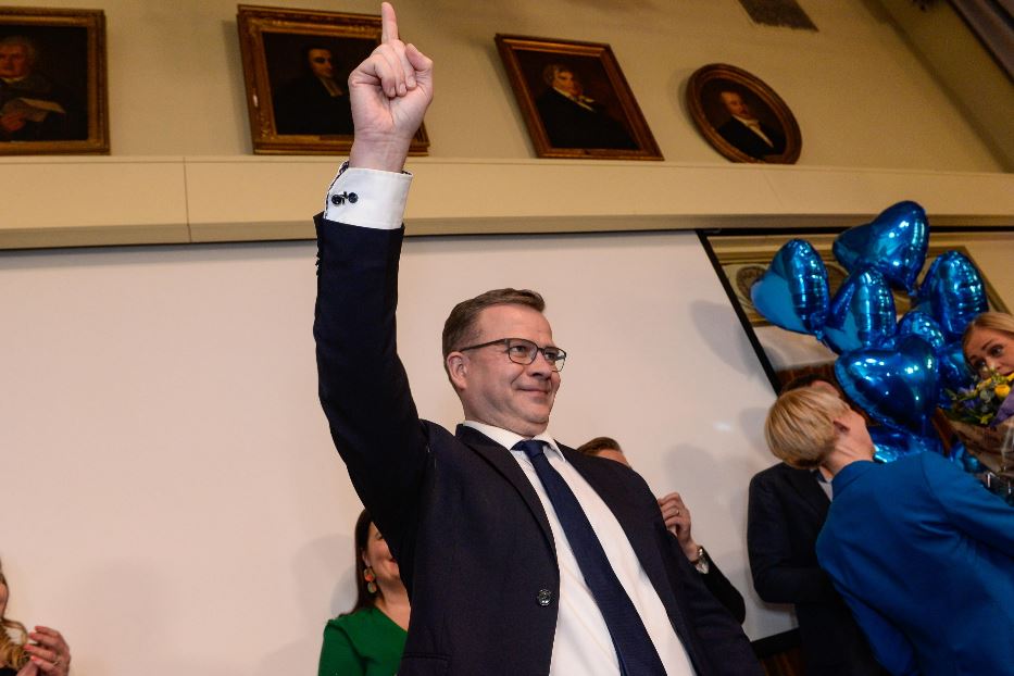L'esultanza di Petteri Orpo, leader del partito conservatore e probabile nuovo premier