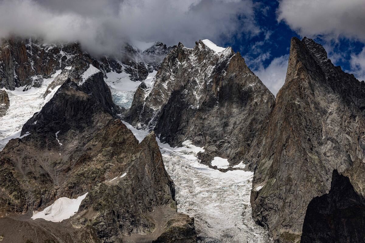 Un'immagine scattata dalla recente Carovana dei ghiacciai di Greenpeace a Courmayeur