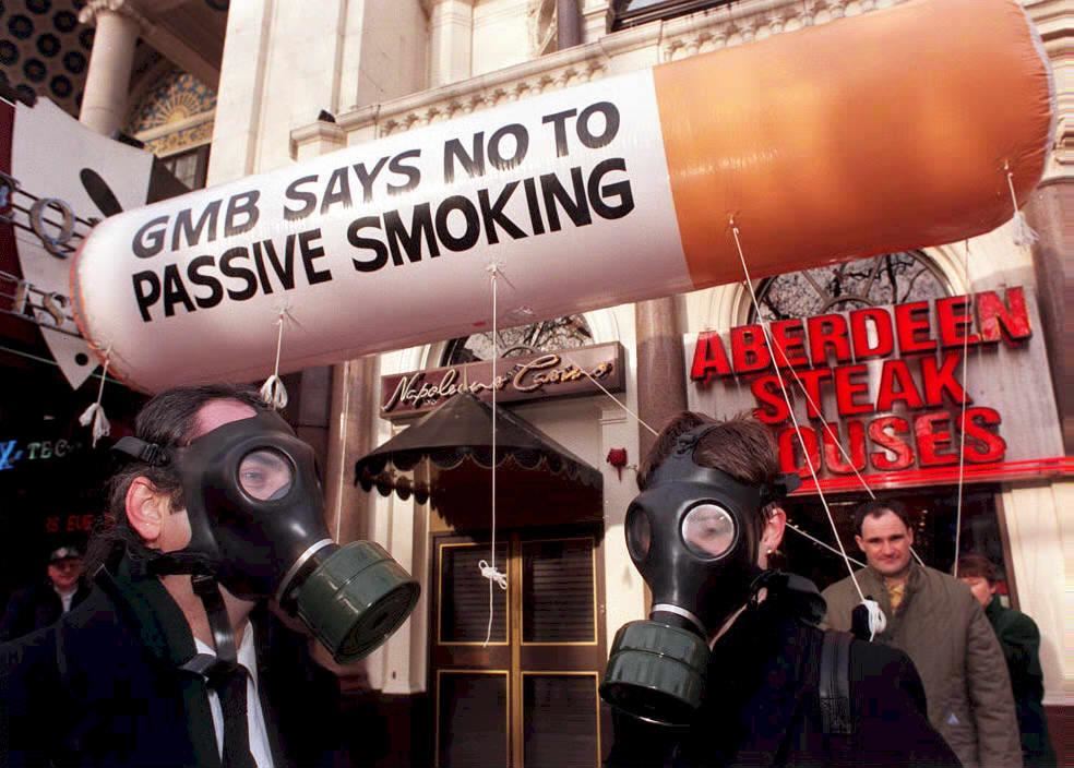 Una manifestazione a Londra, di una decina di anni fa, contro il fumo passivo