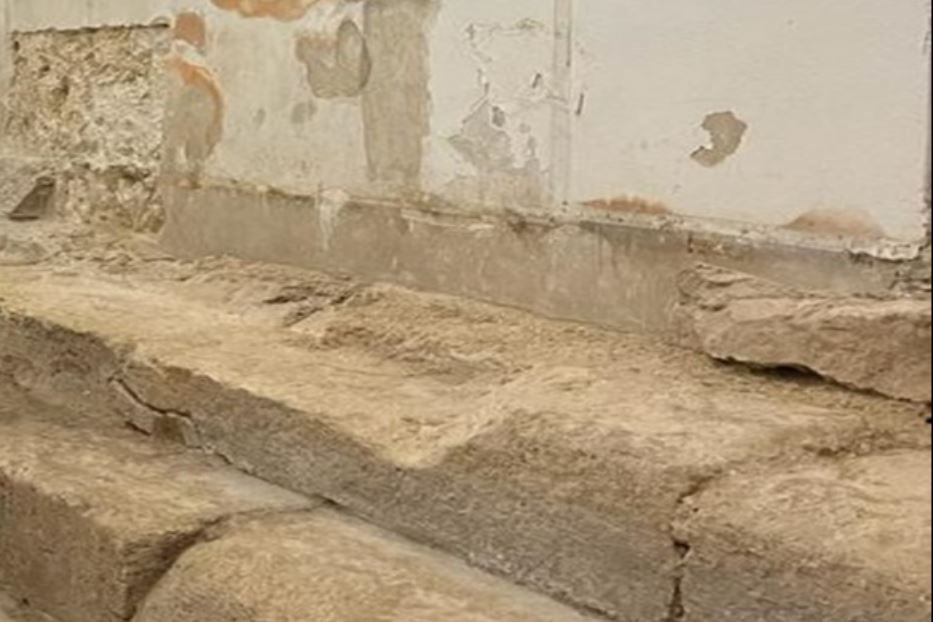 Il crepidoma del tempio greco ritrovato nella Cattedrale di Siracusa