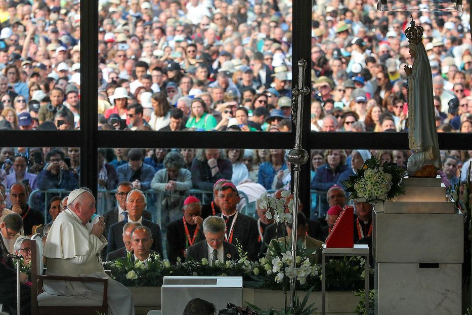 Il Papa prega a Fatima