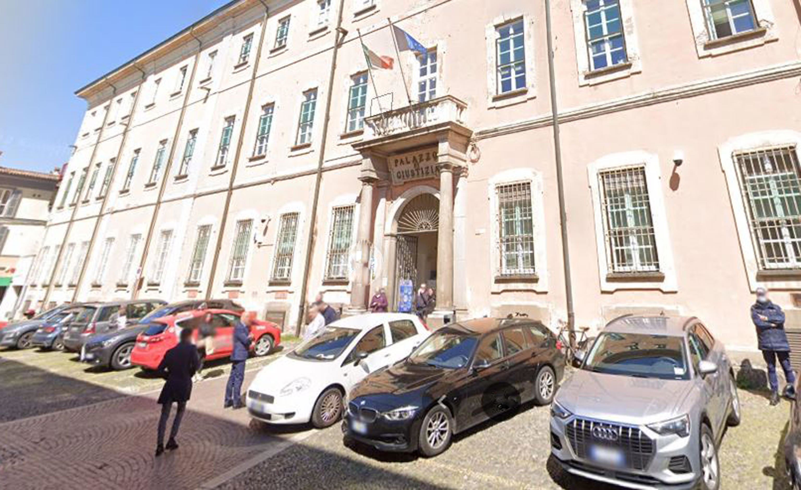 L'esterno del Palazzo di Giustizia di Pavia