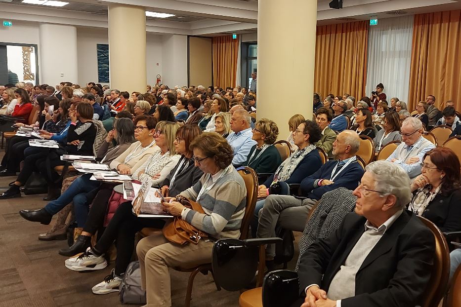 I volontari del Movimento per la Vita a Firenze durante l'intervento via web del cardinale Zuppi