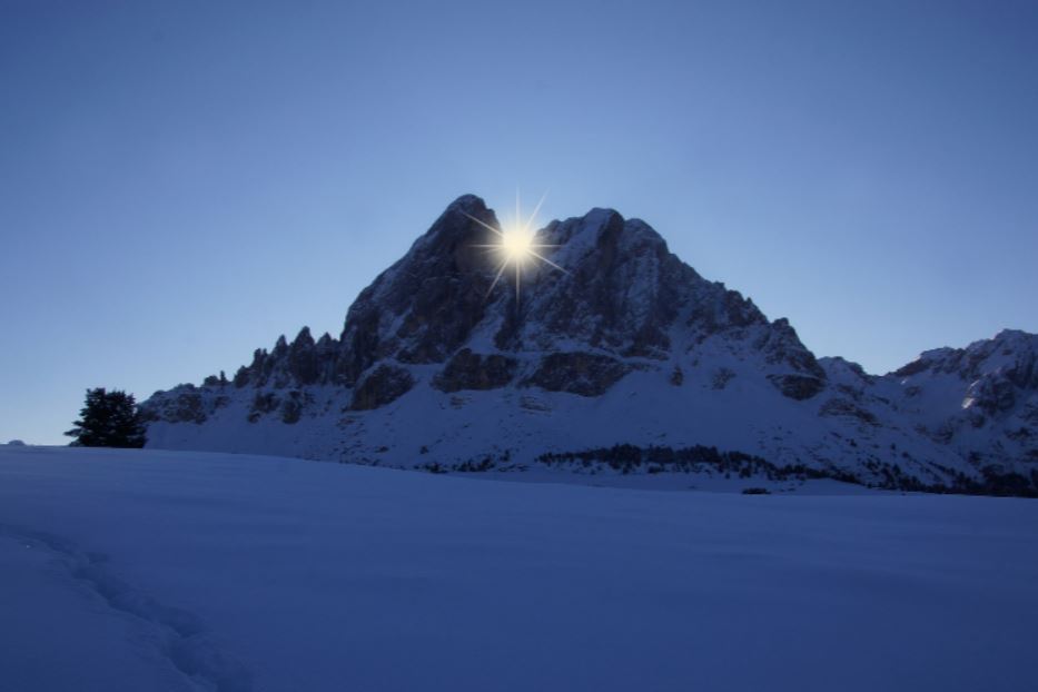 Il Solstizio. Comincia L'inverno, Ma Si Riavvicina L'estate