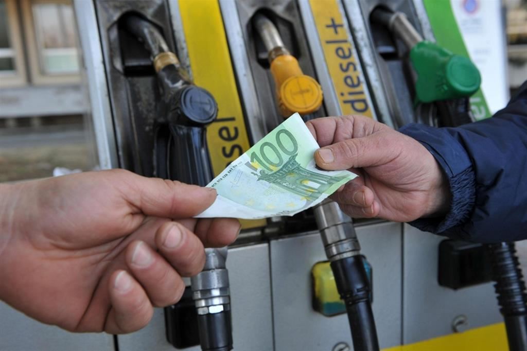 Prezzi Della Benzina Ancora Su, Indaga La Procura