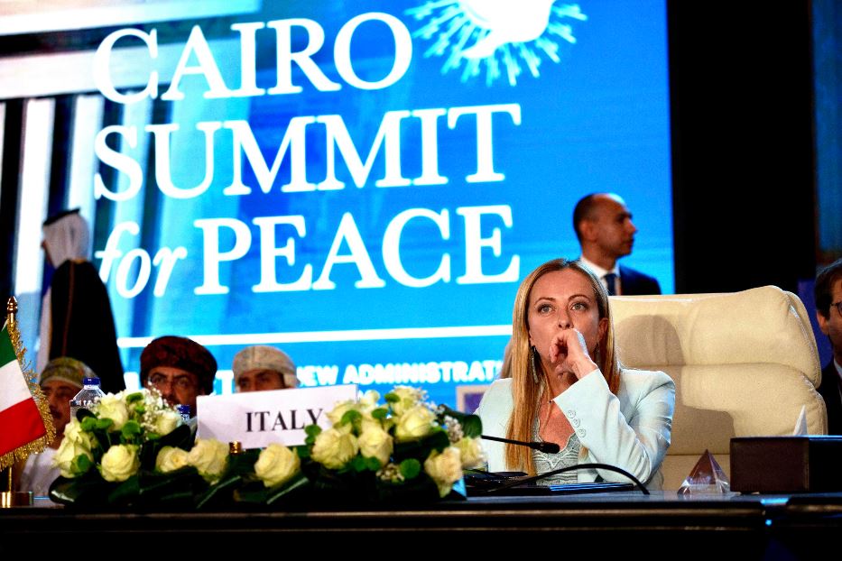 Meloni al summit per la pace al Cairo: non cadiamo nella trappola di Hamas