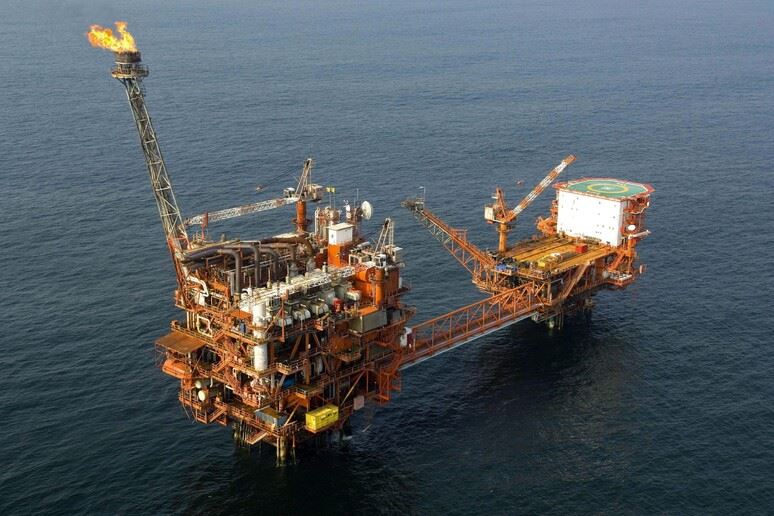 Una piattaforma offshore per lo sfruttamento degli idrocarburi