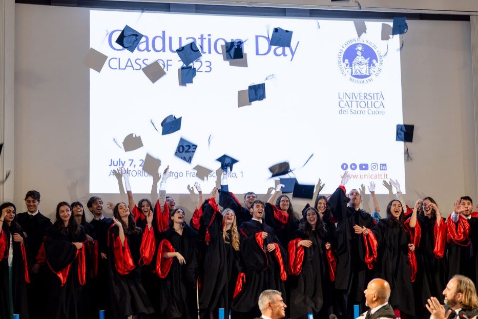 Graduation day per 41 nuovi medici nel corso in lingua inglese