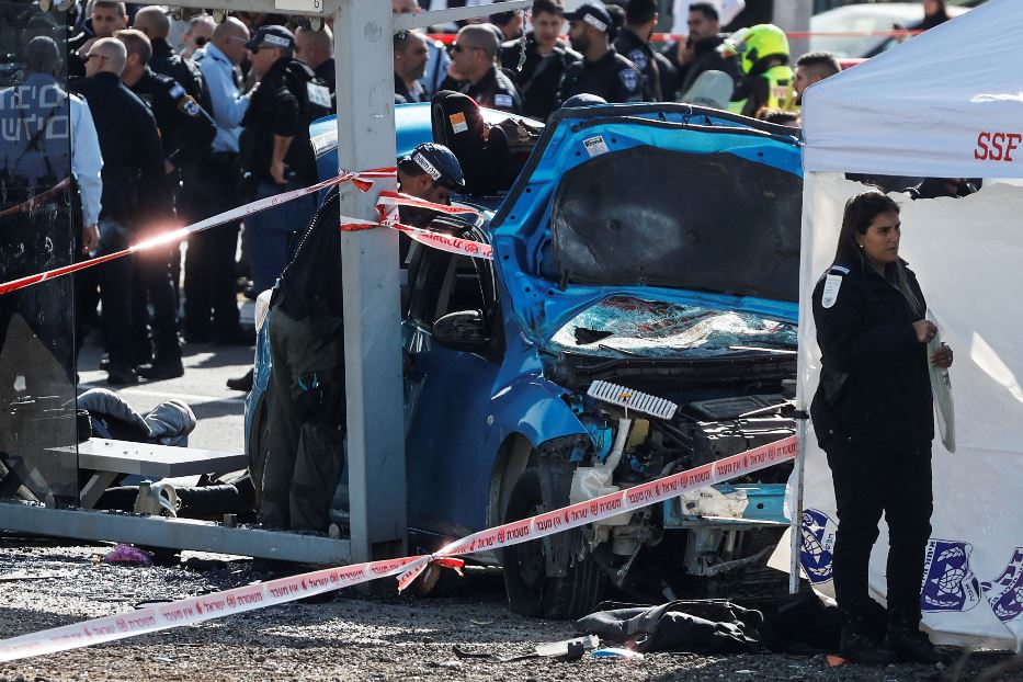 Attentato Alla Fermata Dell'autobus: Uccisi Un Bambino E Un Giovane