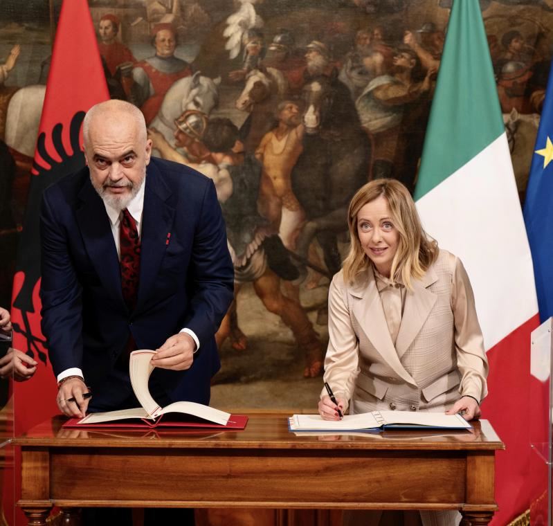 Edi Rama e Giorgia Meloni firmano a Palazzo Chigi il protocollo d'intesa