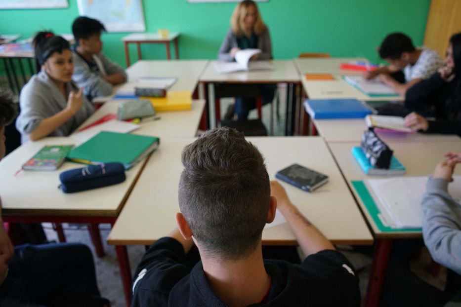 Da povertà materiale a educativa: 4 su 10 non vanno alle superiori