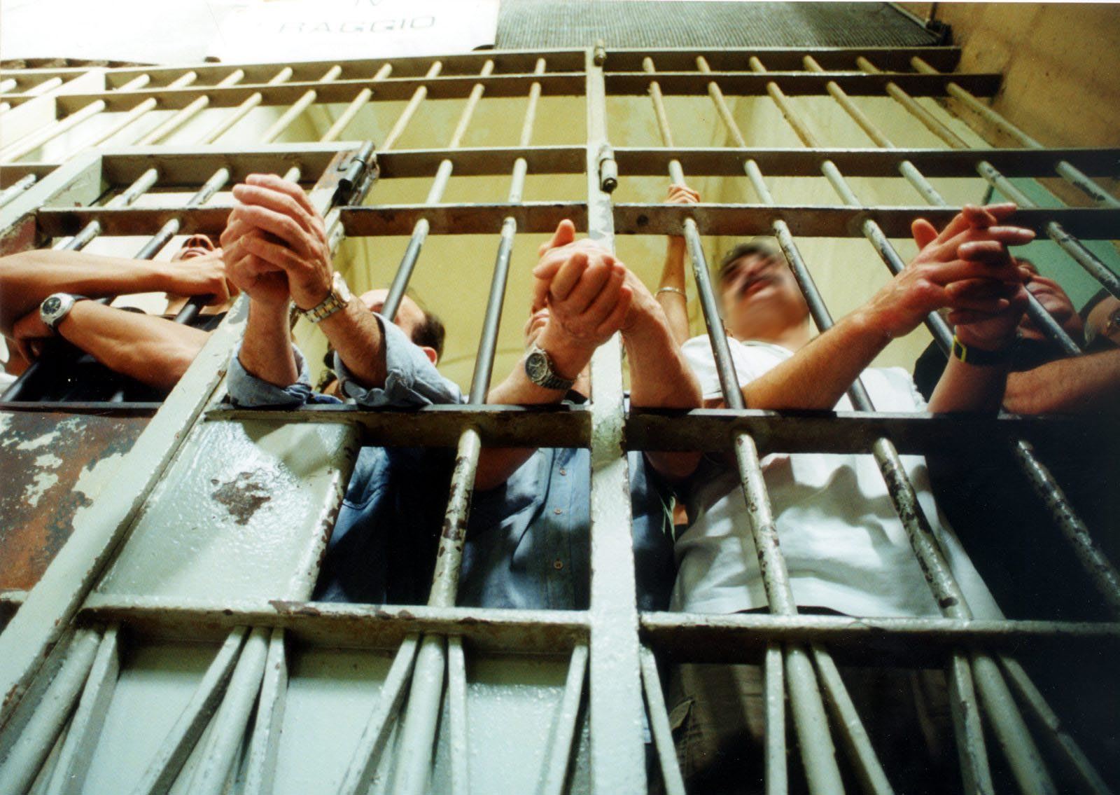 Detenuti nella Casa circondariale di San Vittore, a Milano. Una delle carceri più affollate d'Italia