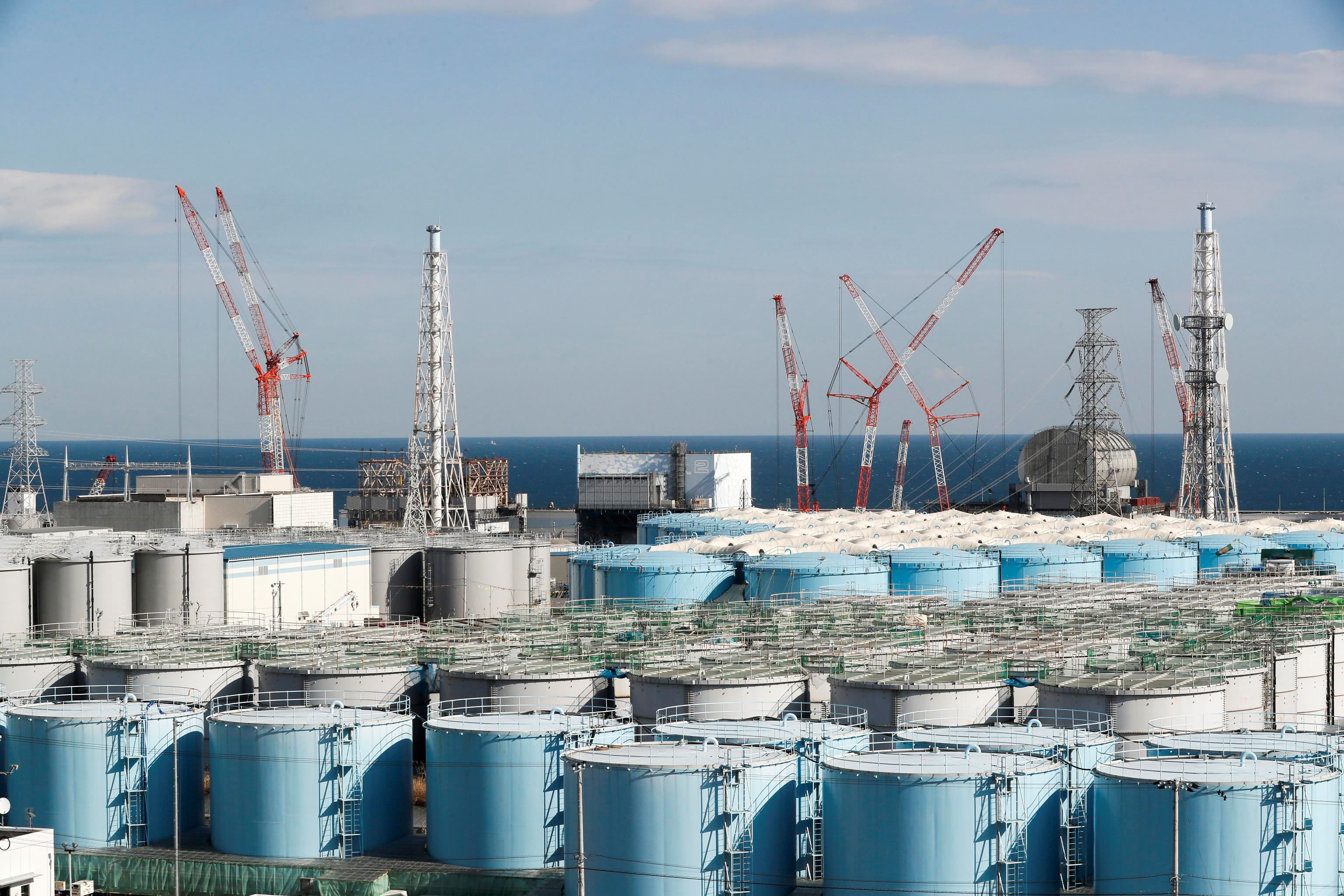 I depositi dell'acqua contaminata a ridosso del reattore 1 di Fukushima