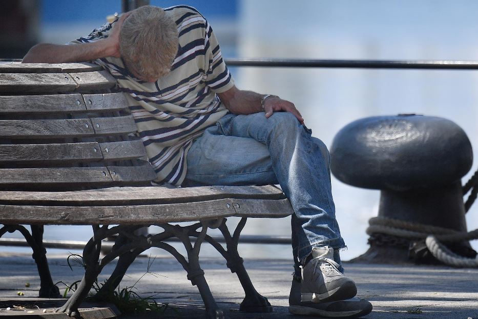 Caldo, l'appello di Milano: Attenzione agli anziani soli