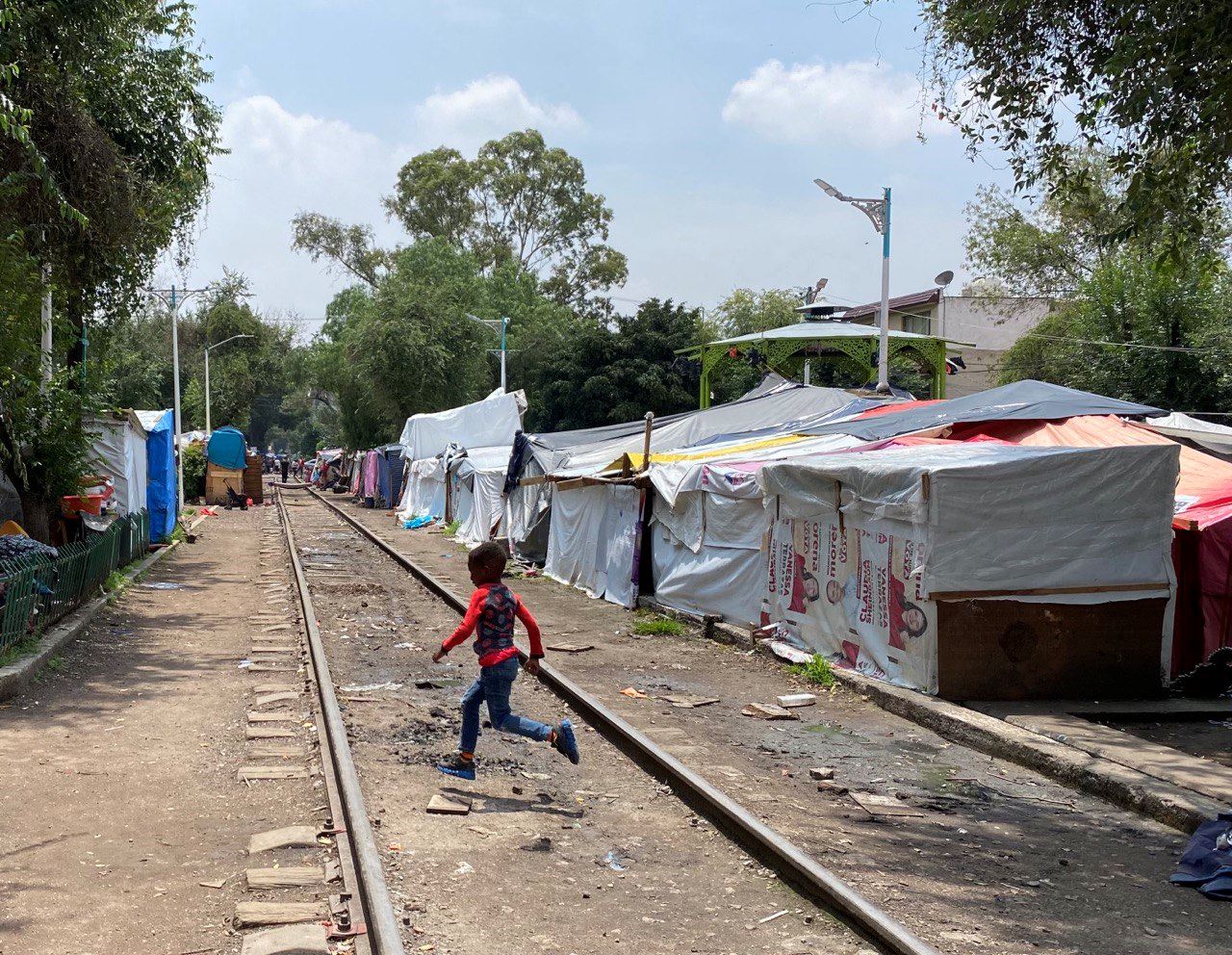 Uno degli accampamenti di Citta del Messico dove vivono centinaia di famiglie di migranti