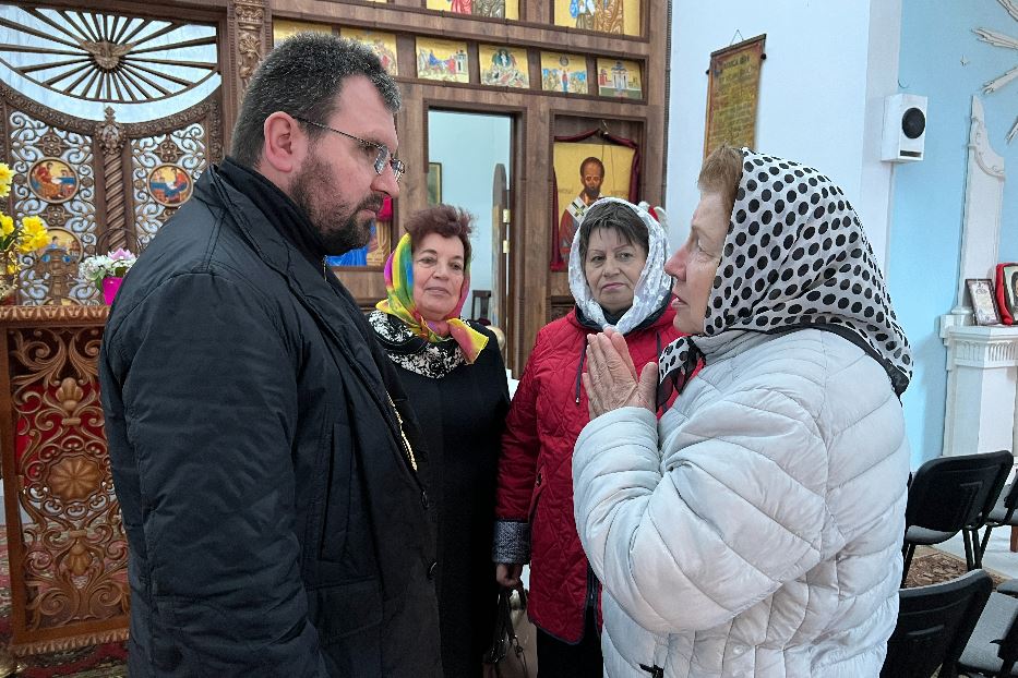 «Io vescovo, sotto le bombe nel Donbass, lontano dalla mia diocesi occupata»