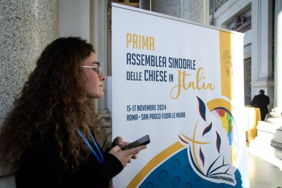 Una giovane delegata dell'Assemblea sinodale a Roma