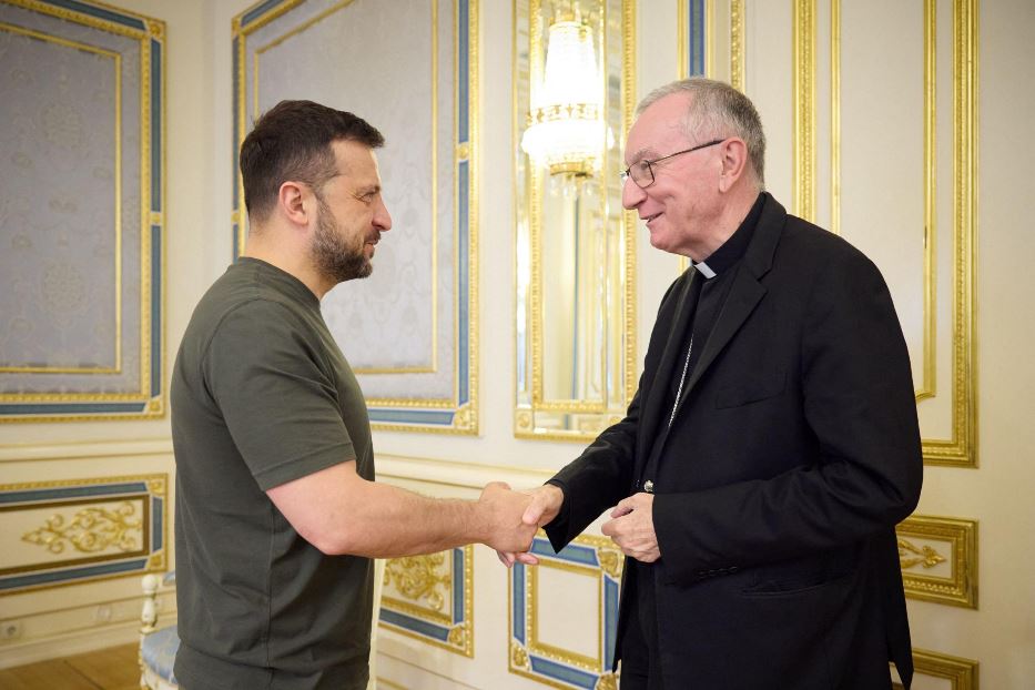 Parolin: più sforzi per la pace in Ucraina. Al tavolo serve anche la Russia