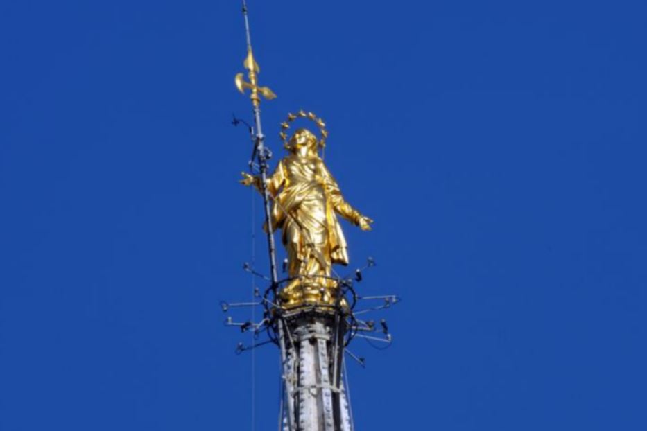 Tutta d'oro (ma è falso), non subito amata: i 250 anni della Madonnina