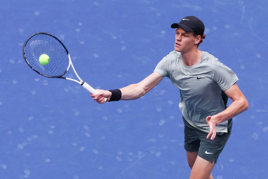 Jannik Sinner in azione al Flushing Meadows per gli US Open