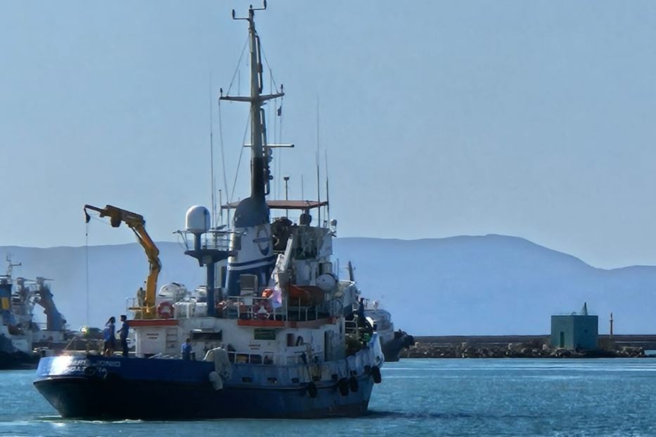 La Mare Jonio lascia il porto di Trapani