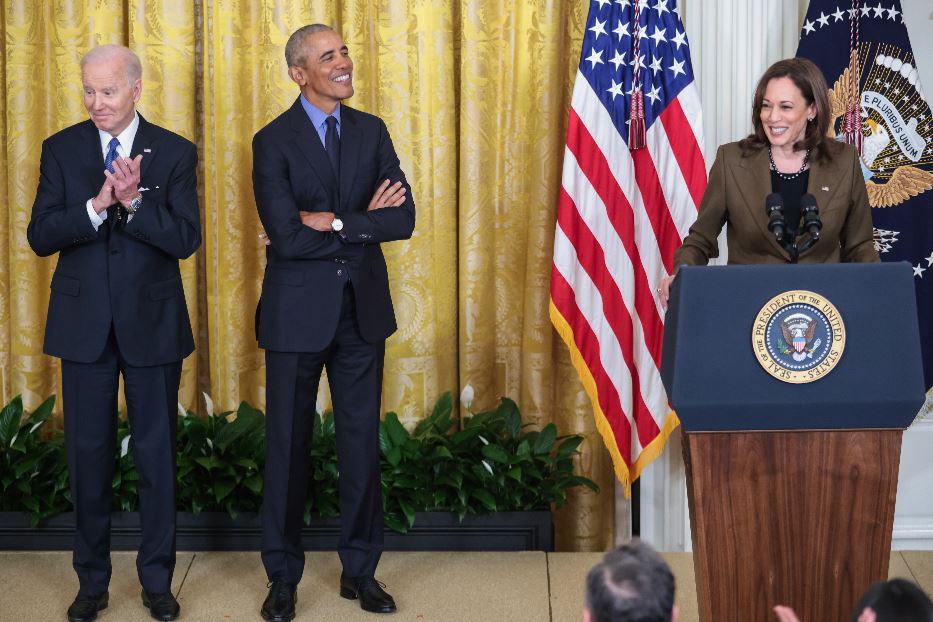 Barack Obama con Joe Biden e Kamala Harris