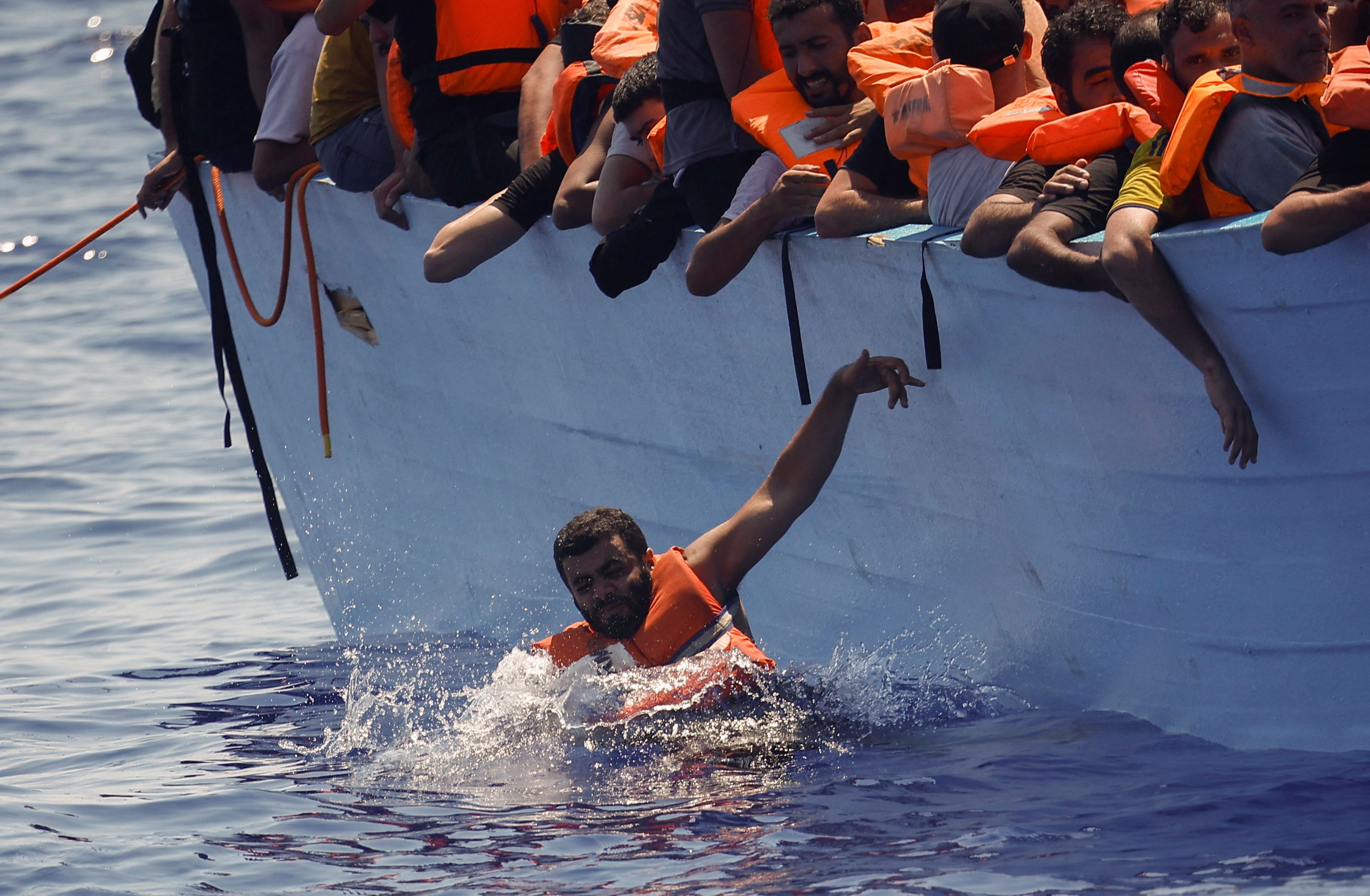 Allarmi inascoltati e sbarchi selettivi: caos in mare