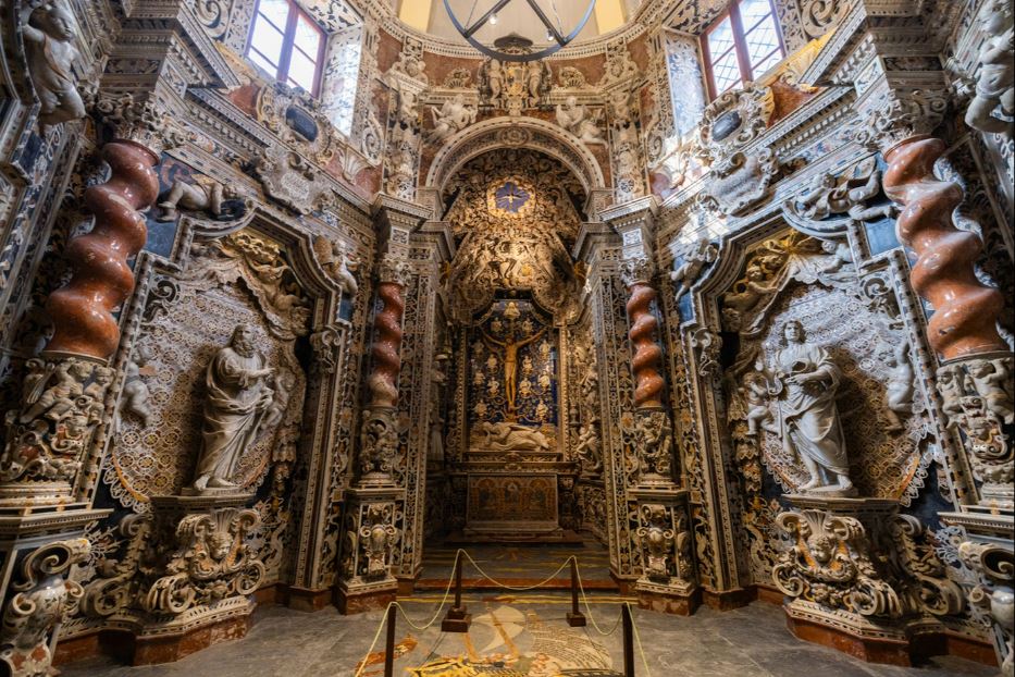 La cappella del crocifisso, gioiello barocco, all'interno del Duomo di Monreale - © Stefano Tiozzo
