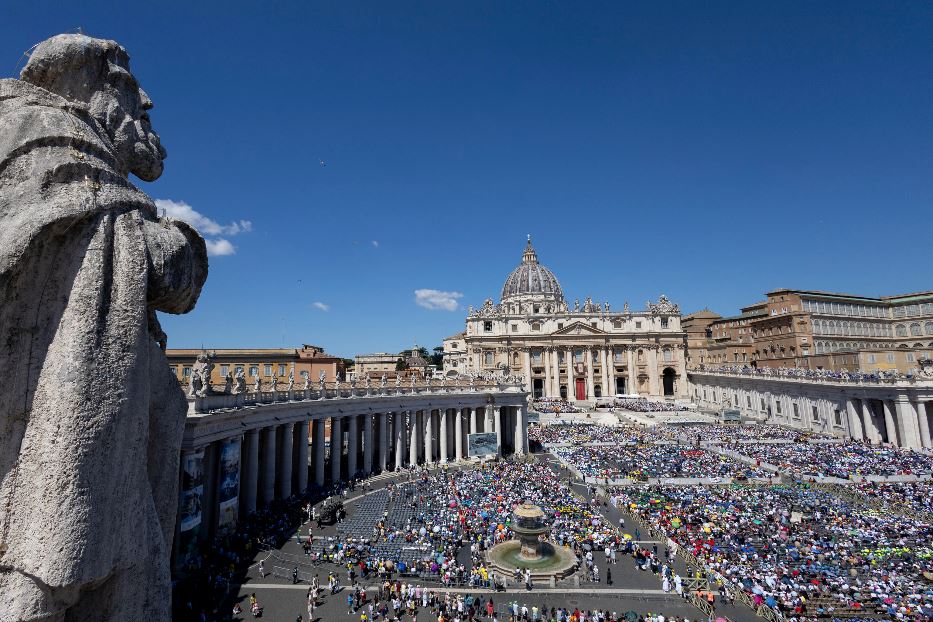 Piazza San Pietro con la Basilica Vaticana