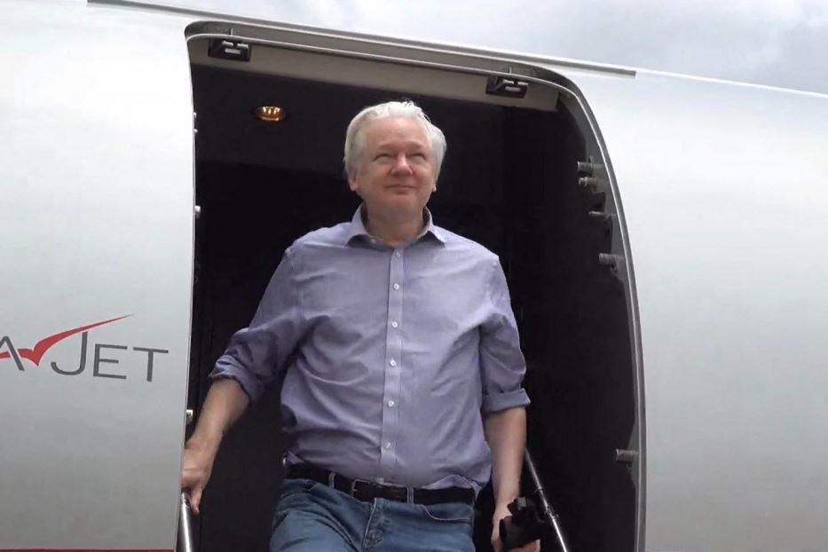 Julian Assange, co-fondatore di WikiLeaks, fa scalo a Bangkok, in volo da Londra verso le Isole Marianne